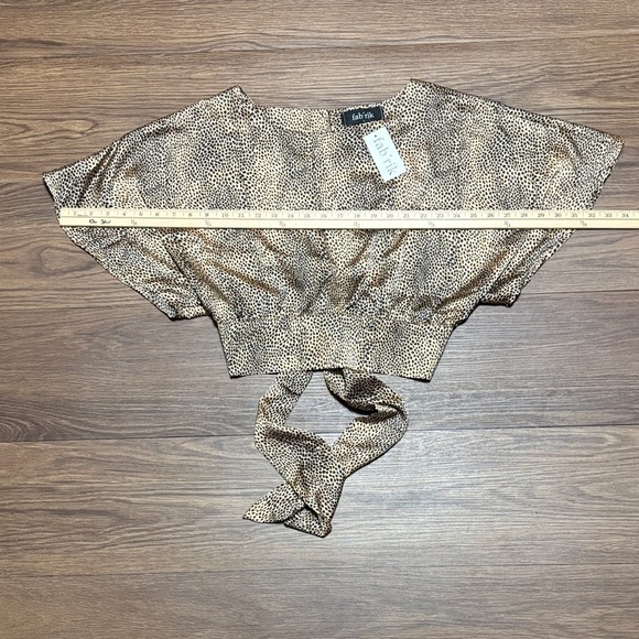 🔥🔥🔥fab'rik Brown Animal Print Tie-Front Blouse Size: Large🔥🔥🔥 - Picture 3 of 9